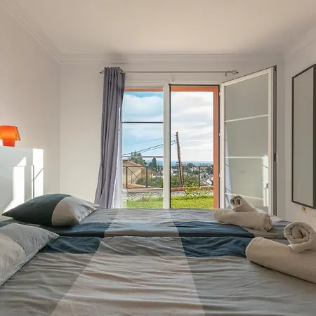 Apartment Hills With Seaview