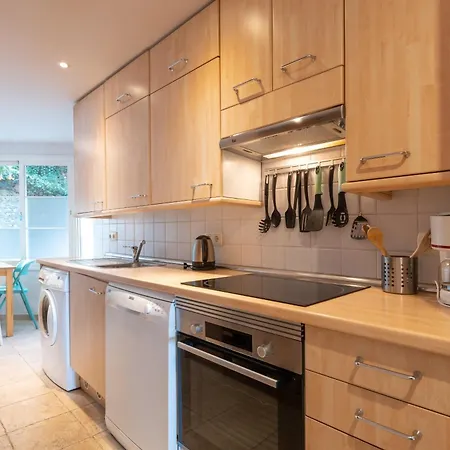 Hills With Seaview Apartment *