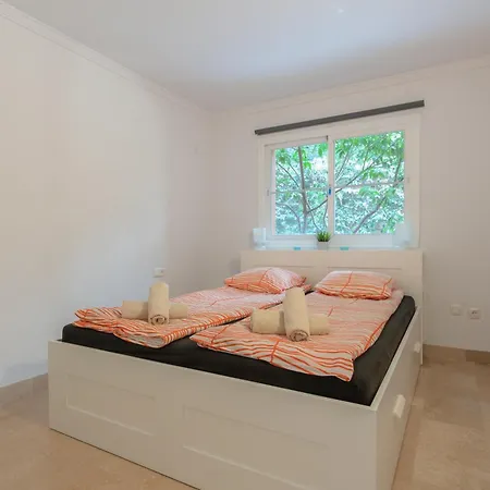 Hills With Seaview Apartment *